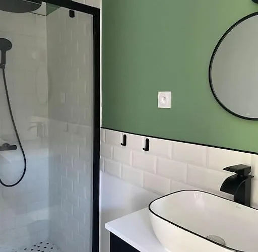 Tres Bel Avec Jardin Reposant